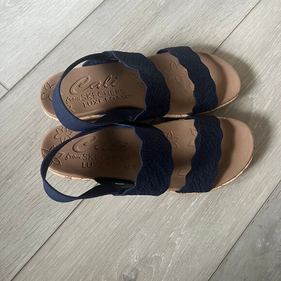 Skechers 'Beverlee' Women's 9 Wedge Comfort Sandal Navy Blue Crochet Strap - Picture 4 of 9